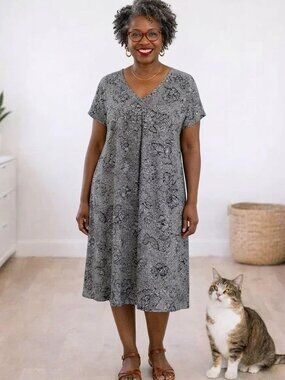 SMALL summer dress. J JILL black white floral print V-neck casual dress.  Comfy